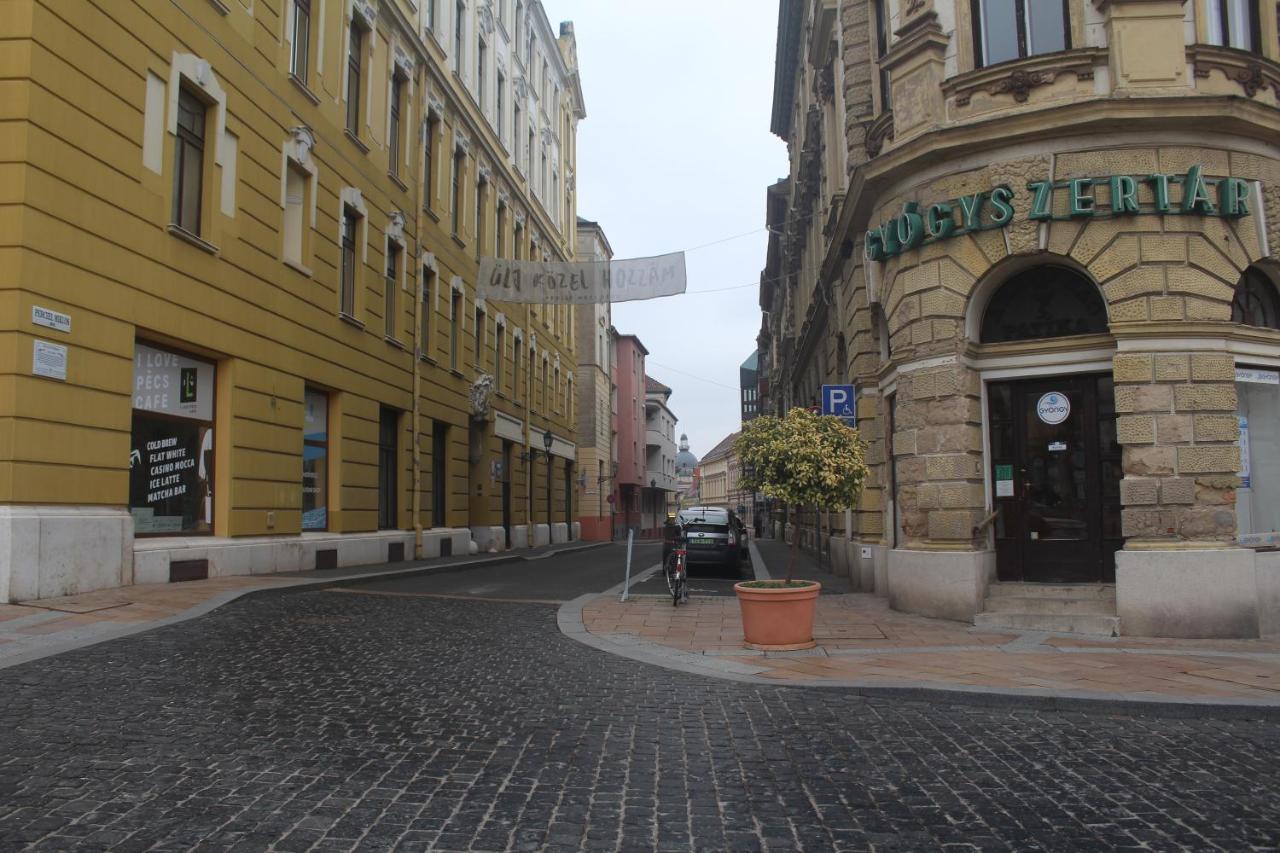 Downtown Studio Apartman Pécs Extérieur photo