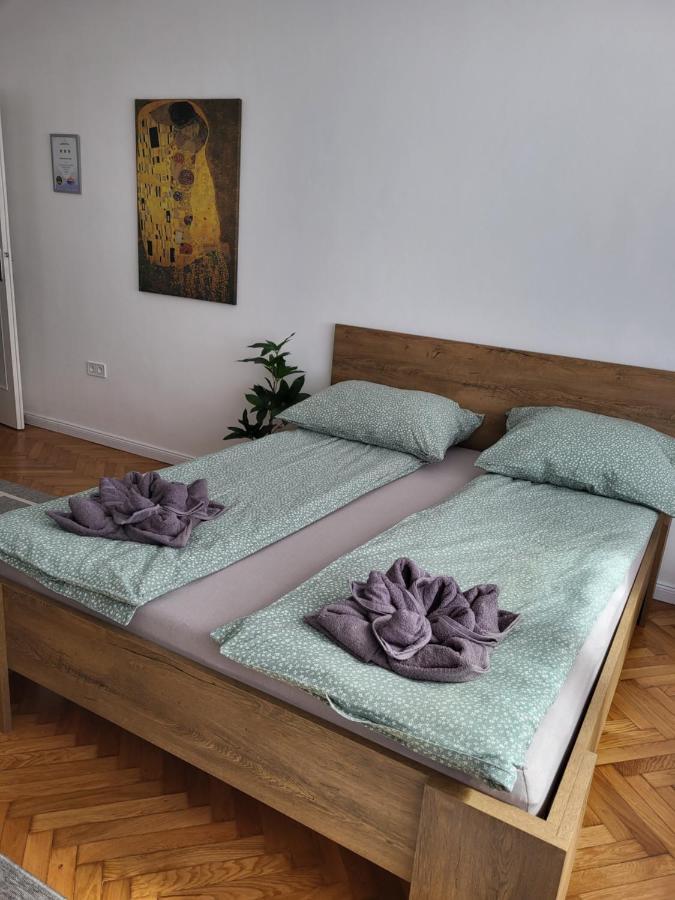 Downtown Studio Apartman Pécs Extérieur photo
