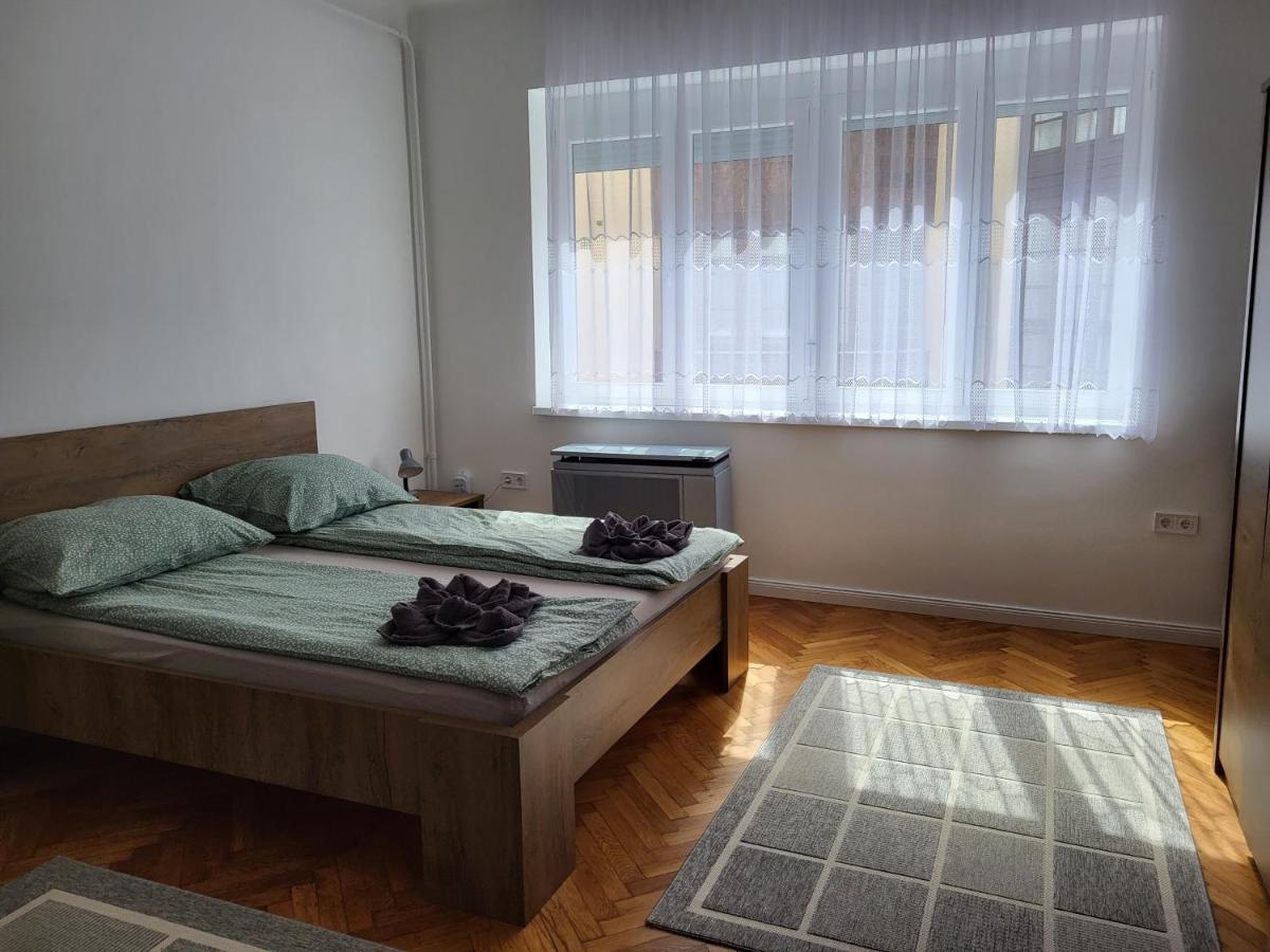 Downtown Studio Apartman Pécs Extérieur photo