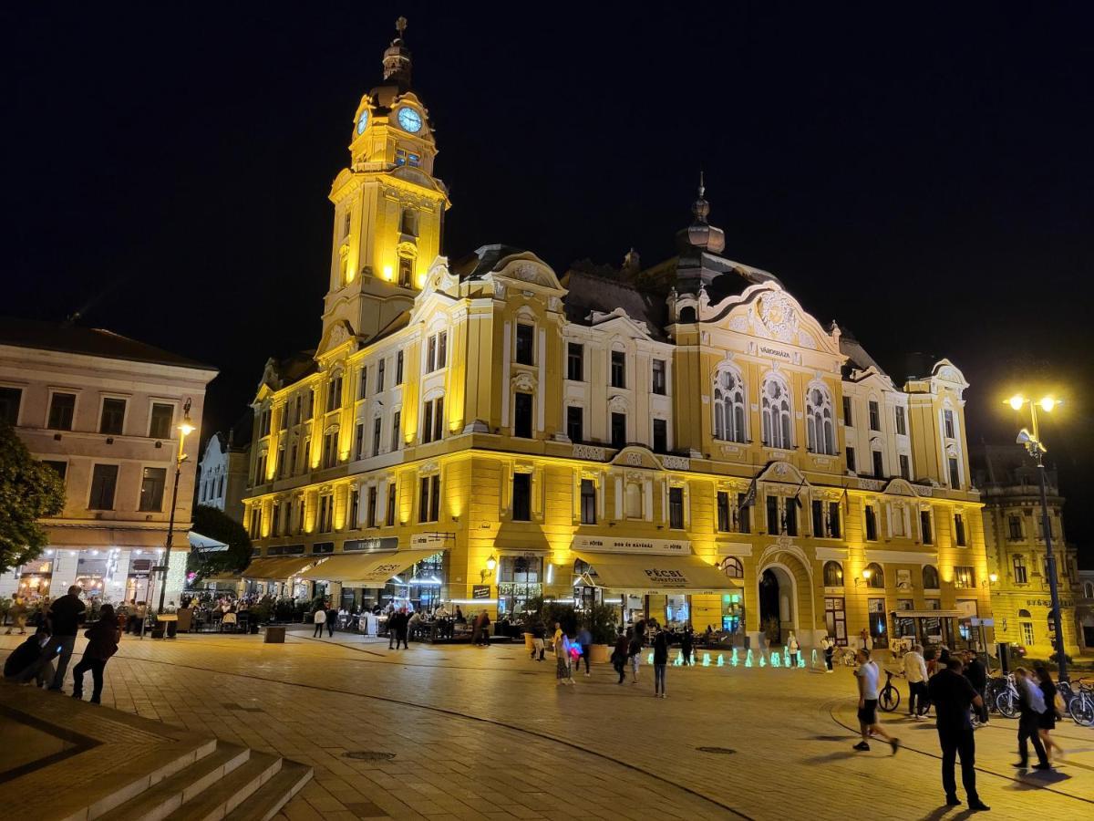 Downtown Studio Apartman Pécs Extérieur photo